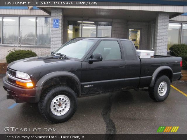 1998 Chevrolet S10 LS Regular Cab 4x4 in Black