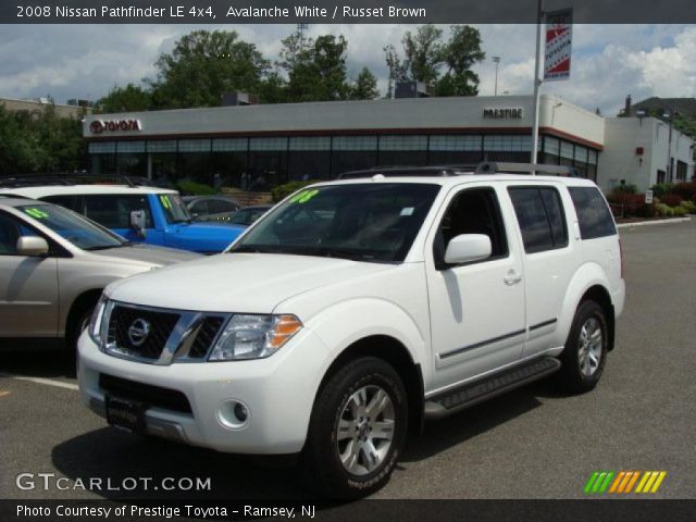 2008 Nissan Pathfinder LE 4x4 in Avalanche White