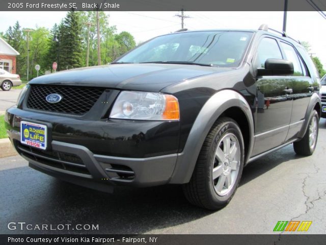 2005 Ford Freestyle SE in Black