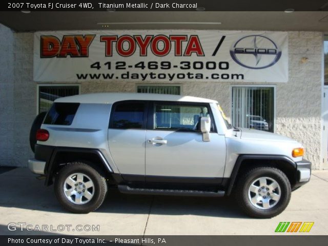 2007 Toyota FJ Cruiser 4WD in Titanium Metallic