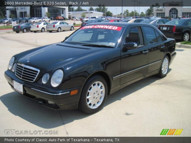 2000 Mercedes-Benz E 320 Sedan in Black