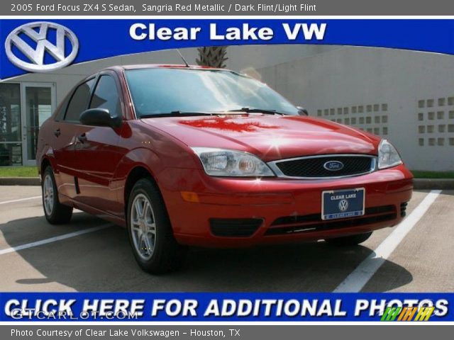 2005 Ford Focus ZX4 S Sedan in Sangria Red Metallic