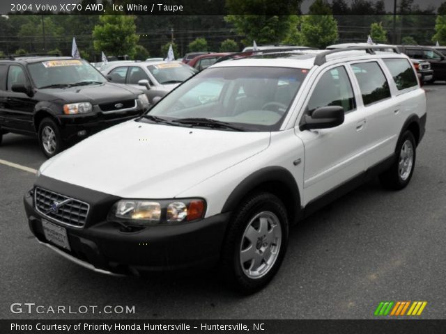 2004 Volvo XC70 AWD in Ice White