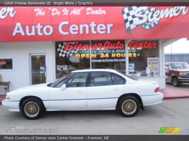 1995 Pontiac Bonneville SE in Bright White