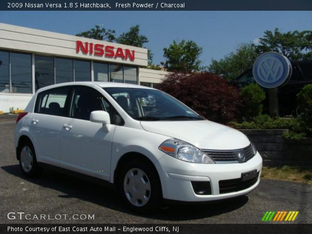 2009 Nissan Versa 1.8 S Hatchback in Fresh Powder