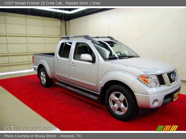 2007 Nissan Frontier LE Crew Cab in Radiant Silver