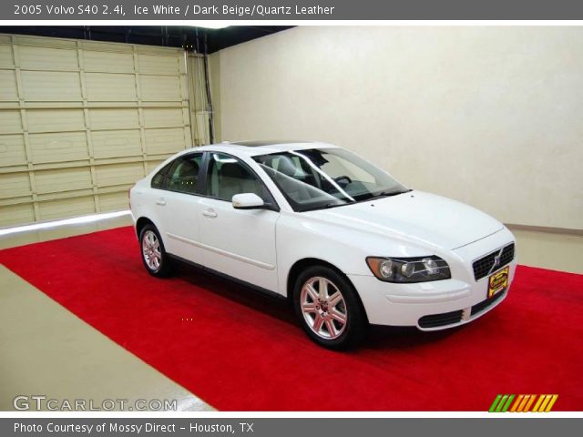 2005 Volvo S40 2.4i in Ice White