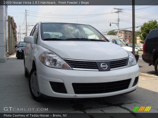2009 Nissan Versa 1.8 S Hatchback in Fresh Powder