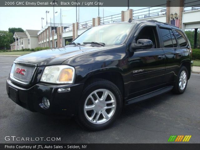 2006 GMC Envoy Denali 4x4 in Black Onyx