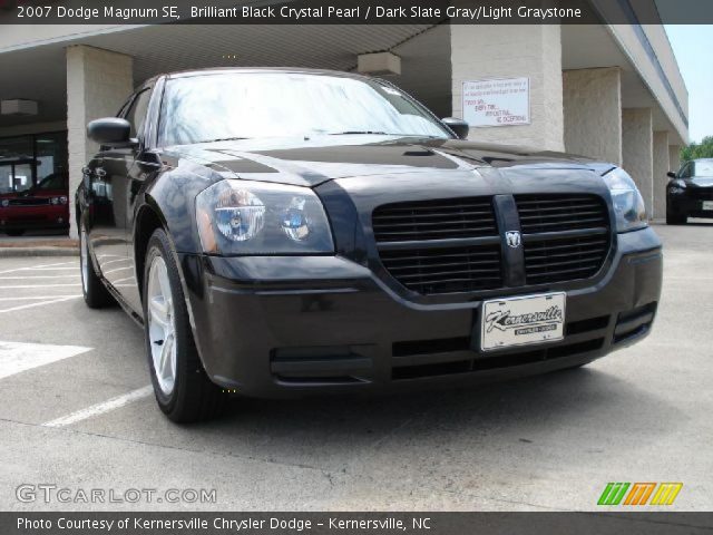 2007 Dodge Magnum SE in Brilliant Black Crystal Pearl