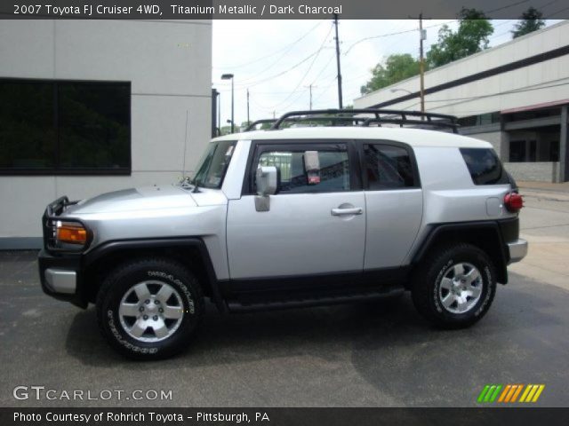 2007 Toyota FJ Cruiser 4WD in Titanium Metallic