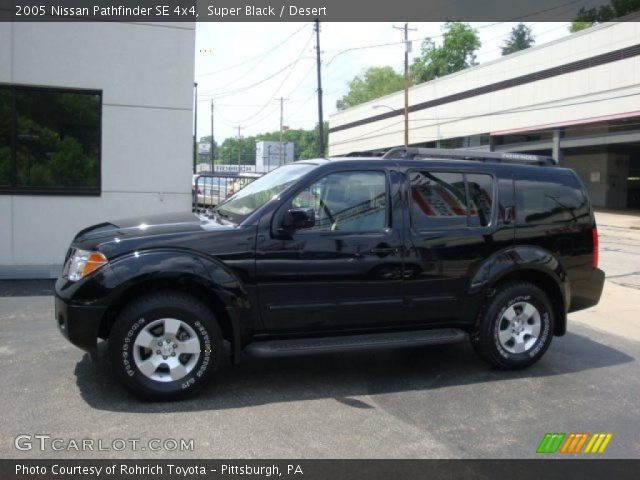 2005 Nissan Pathfinder SE 4x4 in Super Black