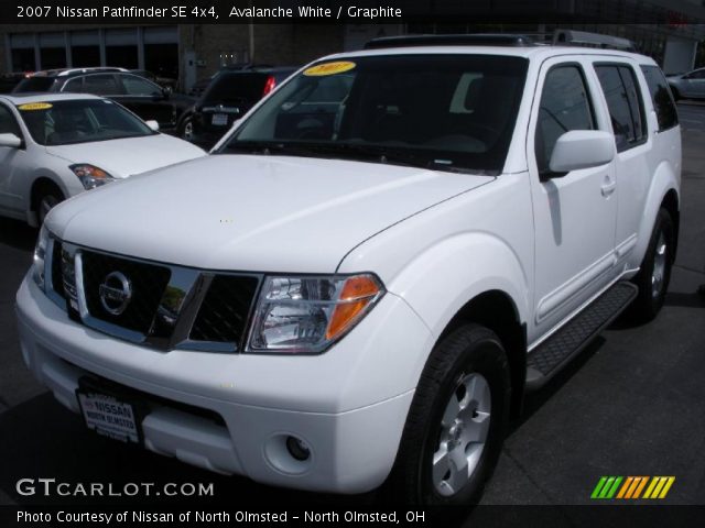 2007 Nissan Pathfinder SE 4x4 in Avalanche White