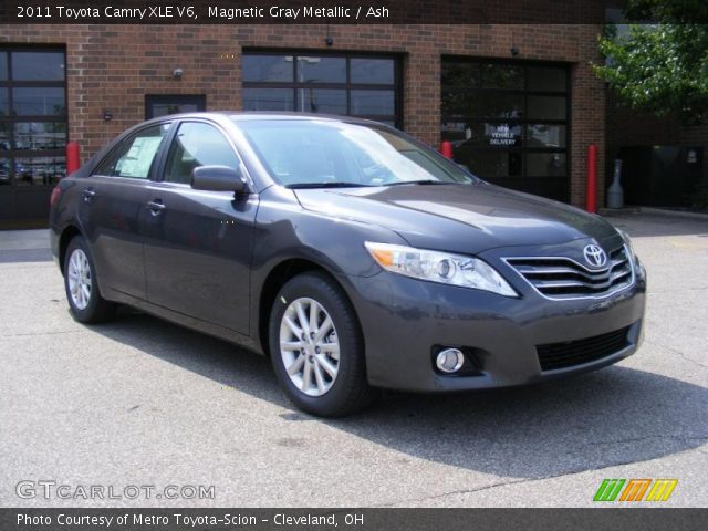 2011 Toyota Camry XLE V6 in Magnetic Gray Metallic