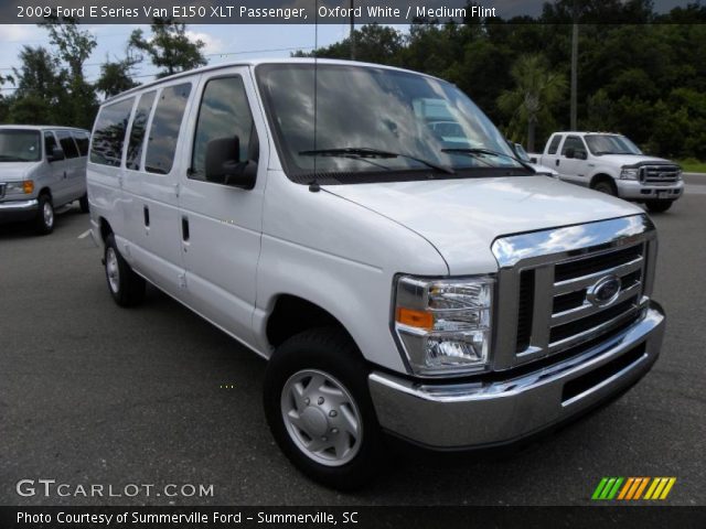 2009 Ford E Series Van E150 XLT Passenger in Oxford White