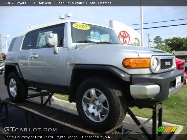 2007 Toyota FJ Cruiser 4WD in Titanium Metallic