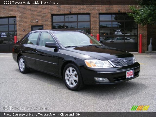 2002 Toyota Avalon XLS in Black