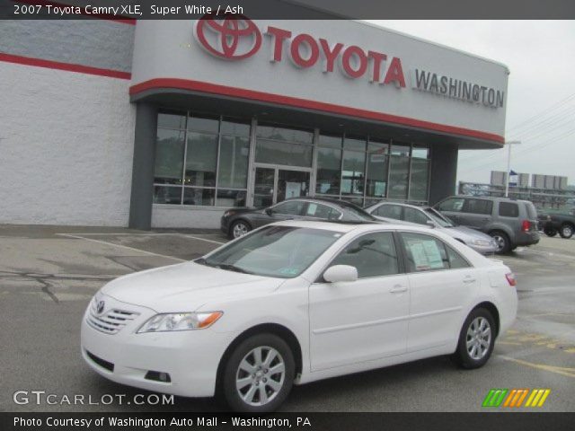 2007 Toyota Camry XLE in Super White
