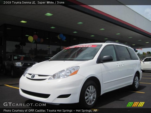 2009 Toyota Sienna LE in Super White