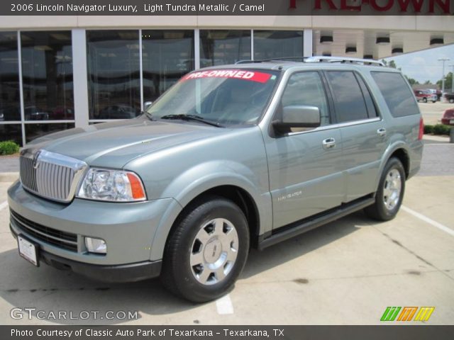 2006 Lincoln Navigator Luxury in Light Tundra Metallic