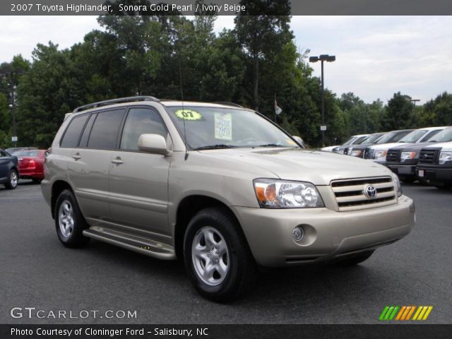 2007 Toyota Highlander  in Sonora Gold Pearl