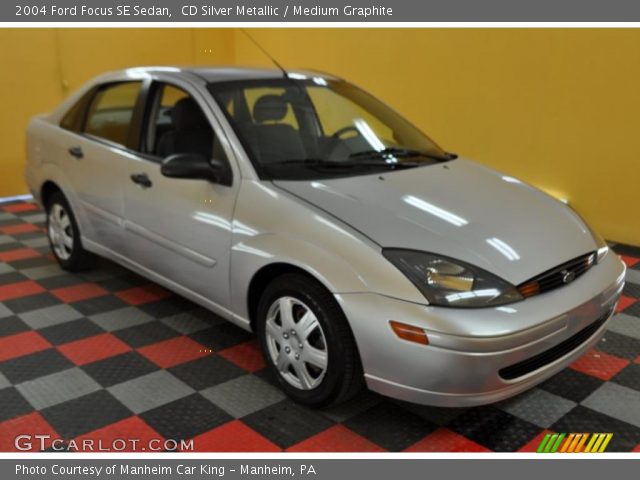 2004 Ford Focus SE Sedan in CD Silver Metallic