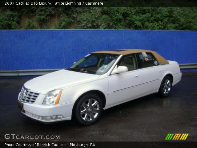 2007 Cadillac DTS Luxury in White Lightning