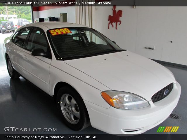 2004 Ford Taurus SE Sedan in Vibrant White