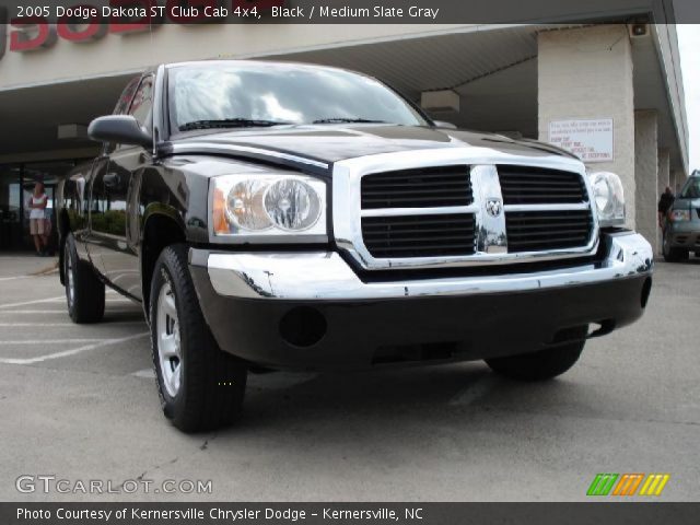 2005 Dodge Dakota ST Club Cab 4x4 in Black