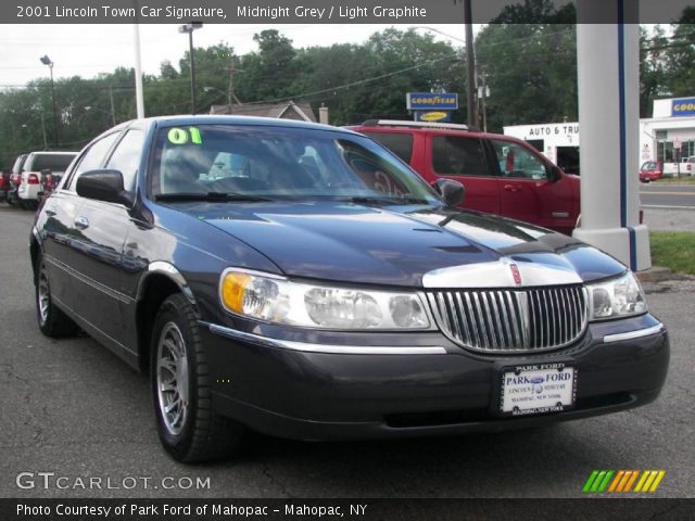 2001 Lincoln Town Car Signature in Midnight Grey