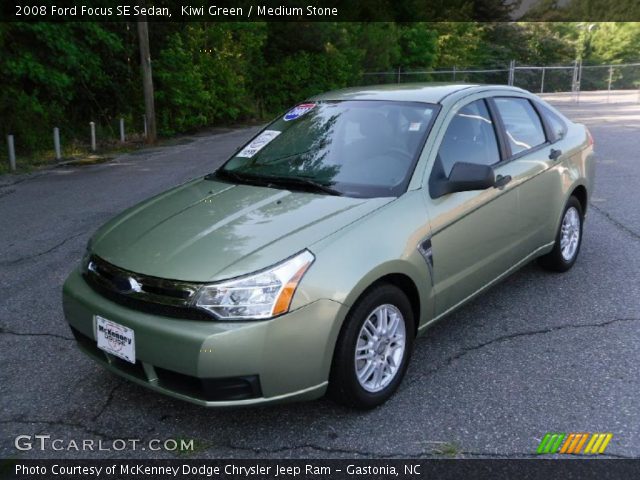 2008 Ford Focus SE Sedan in Kiwi Green