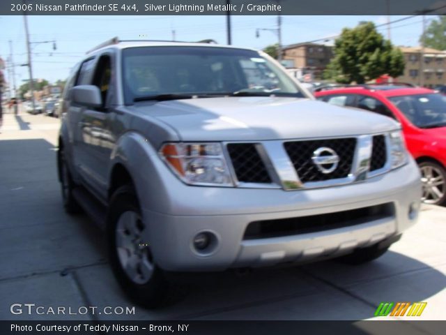 2006 Nissan Pathfinder SE 4x4 in Silver Lightning Metallic