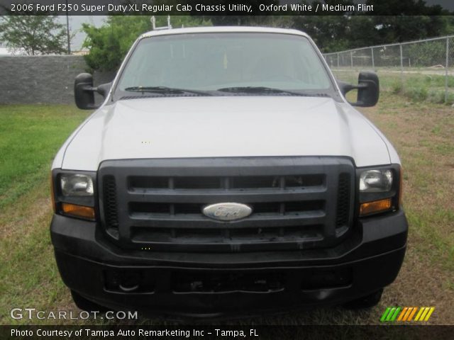 2006 Ford F250 Super Duty XL Regular Cab Chassis Utility in Oxford White