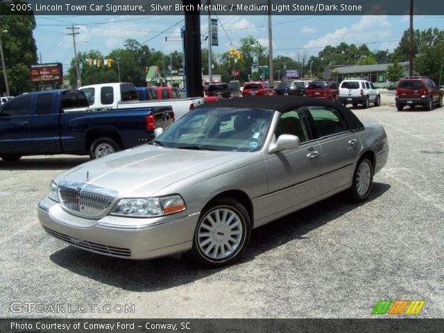 2005 Lincoln Town Car Signature in Silver Birch Metallic