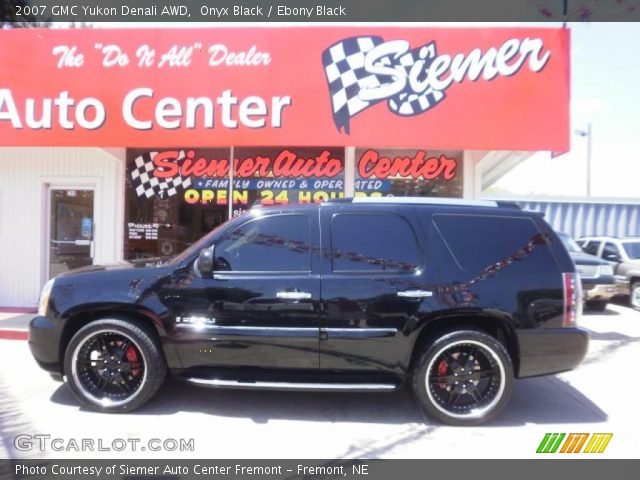 2007 GMC Yukon Denali AWD in Onyx Black