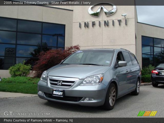 2005 Honda Odyssey Touring in Silver Pearl Metallic