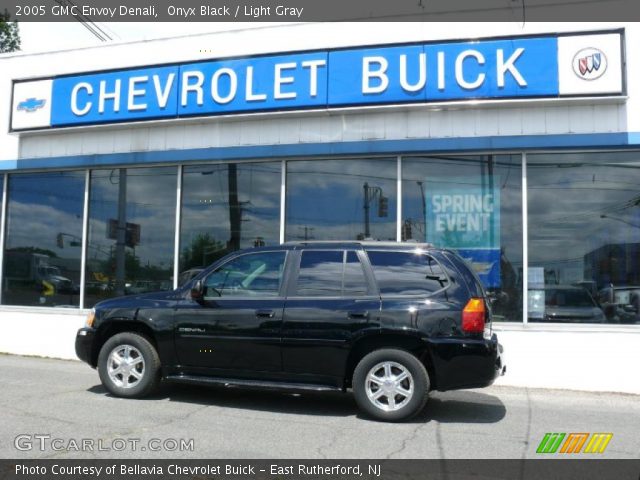 2005 GMC Envoy Denali in Onyx Black