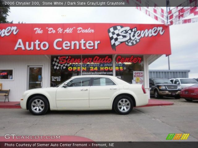 2006 Chrysler 300  in Stone White
