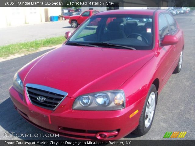 2005 Hyundai Elantra GLS Sedan in Electric Red Metallic