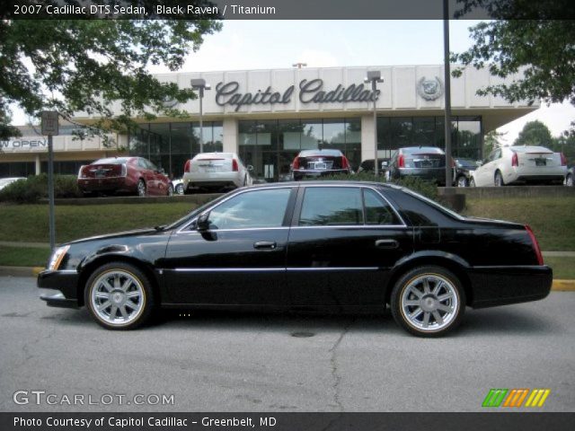 2007 Cadillac DTS Sedan in Black Raven