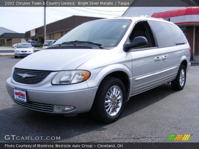 2002 Chrysler town and country limited #3