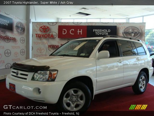 2007 Toyota Highlander  in Super White