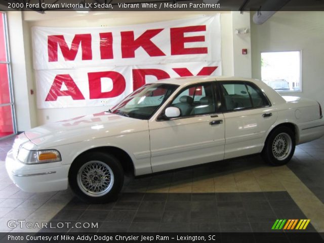 2000 Ford Crown Victoria LX Sedan in Vibrant White