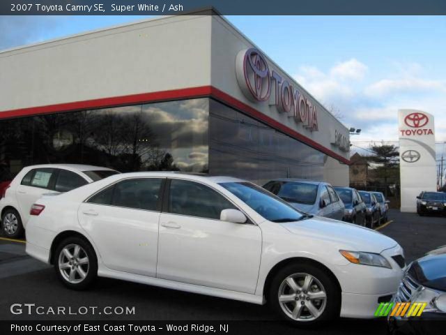 2007 Toyota Camry SE in Super White