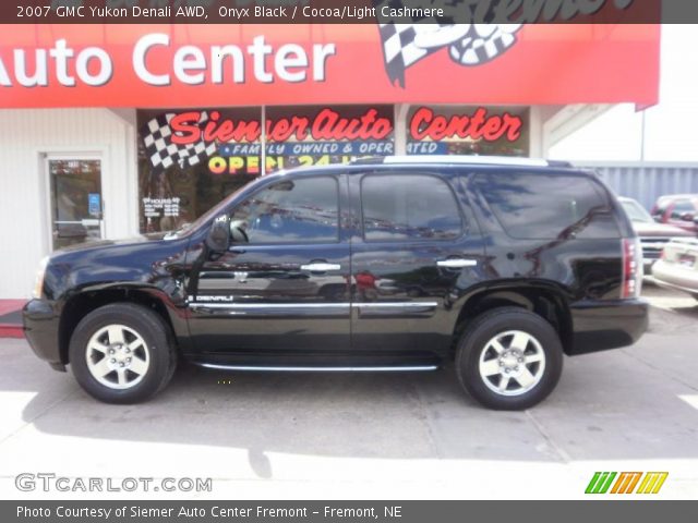 2007 GMC Yukon Denali AWD in Onyx Black