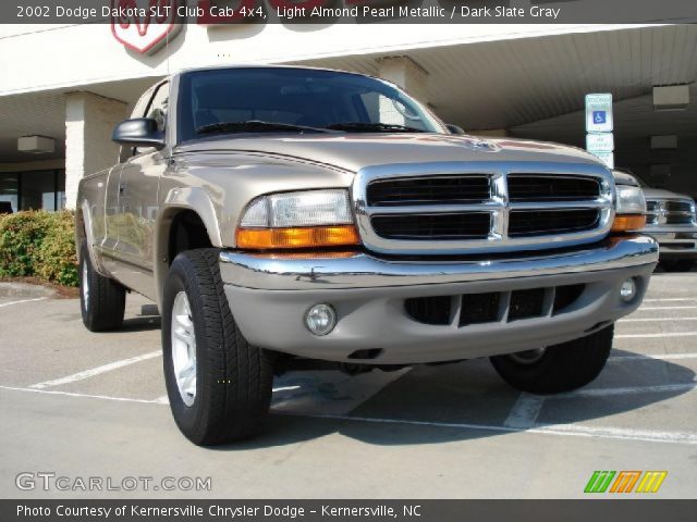 2002 Dodge Dakota SLT Club Cab 4x4 in Light Almond Pearl Metallic