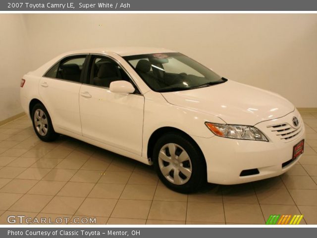 2007 Toyota Camry LE in Super White