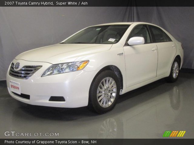 2007 Toyota Camry Hybrid in Super White