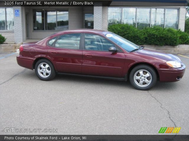 2006 Ford Taurus SE in Merlot Metallic