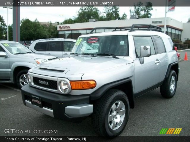 2007 Toyota FJ Cruiser 4WD in Titanium Metallic